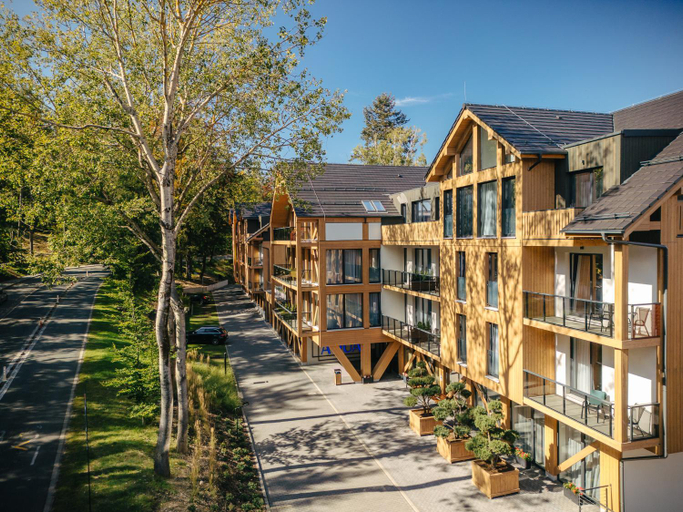 Exterior & Views