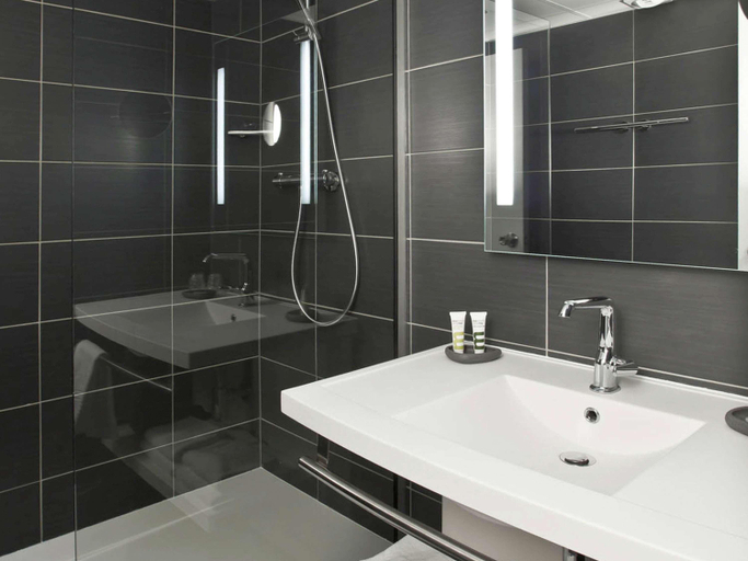 Bathroom 5, Mercure Tours Nord Hotel, Indre-et-Loire