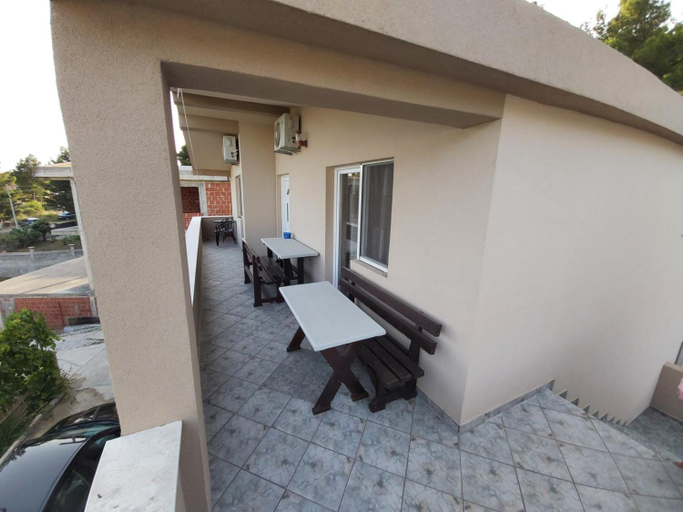Others 5, Apartmani Joca