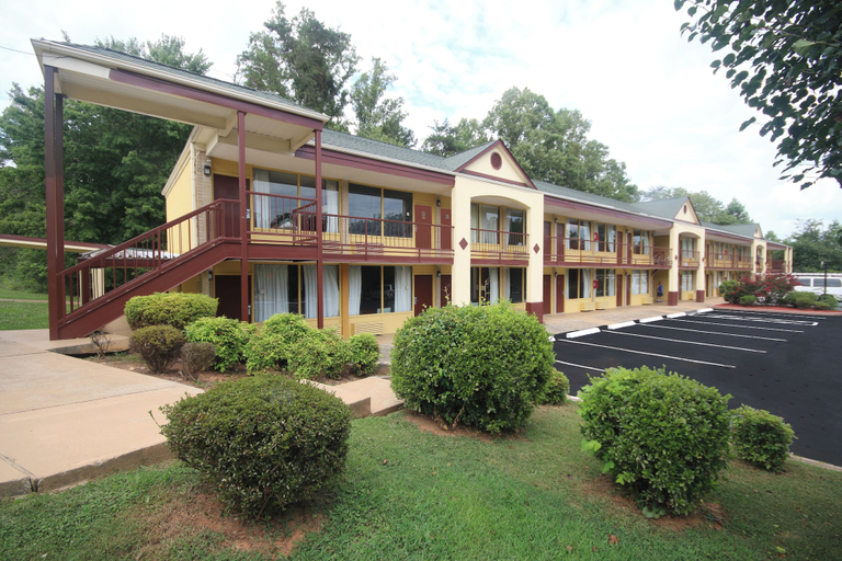 Exterior & Views, Americas Best Value Inn Pilot Mountain, Surry