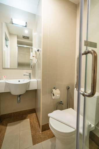 Bathroom 4, Tune Hotel Danga Bay Johor, Johor Bahru
