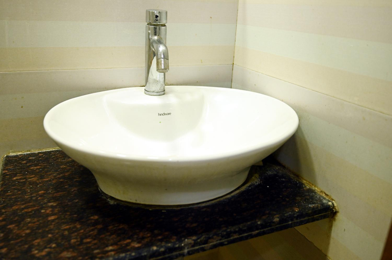 Bathroom 2, Hotel Crystal, Ghaziabad