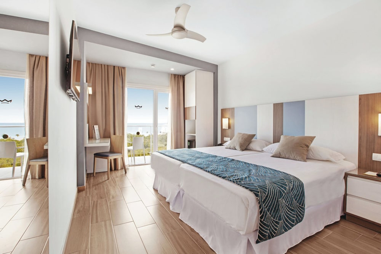 Bedroom 4, Hotel Riu Festival, Baleares