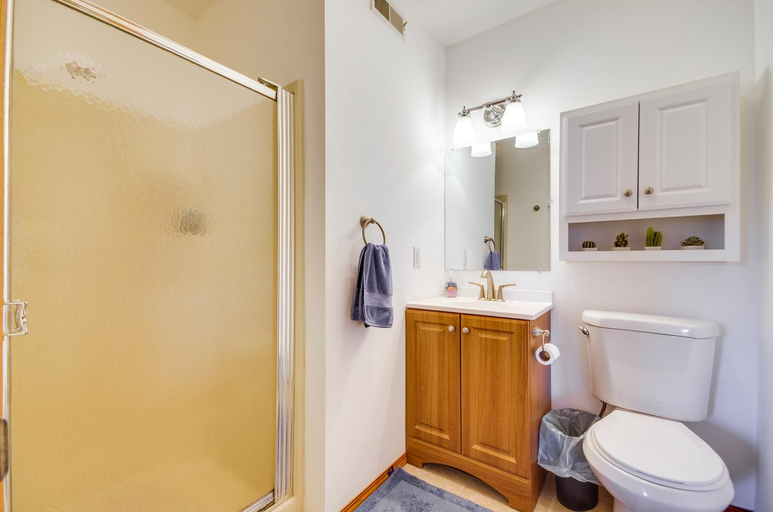 Others 4, Cozy Lake Ozark Condo Rental w/ Grill, Pool Access, Camden