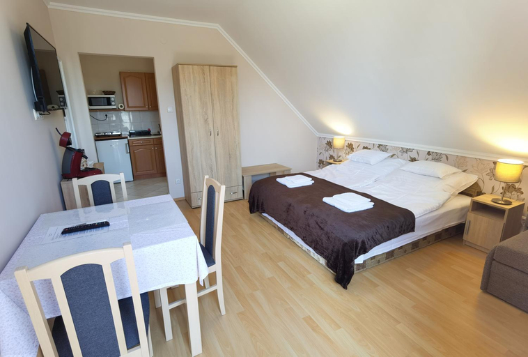 Bedroom 3, Enci Apartman, Hajdúszoboszló