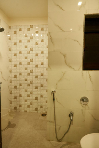 Bathroom 5, Hotel Pride Inn, Ahmadnagar