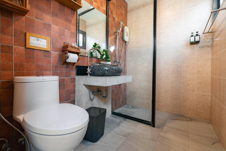 Bathroom 4, Gord Nuea, Muang Chiang Mai