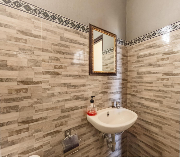 Bathroom 14