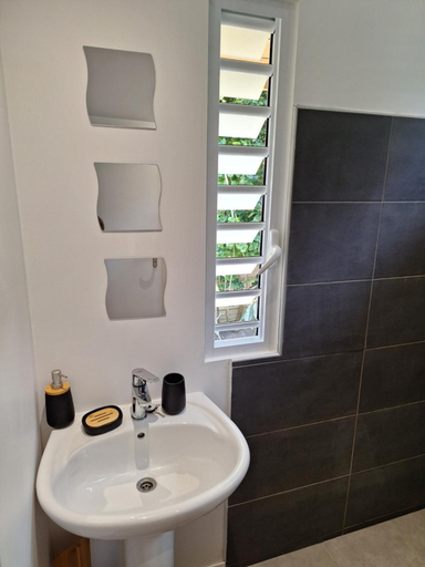 Bathroom 4, Keamana Lodge 1, Bora Bora