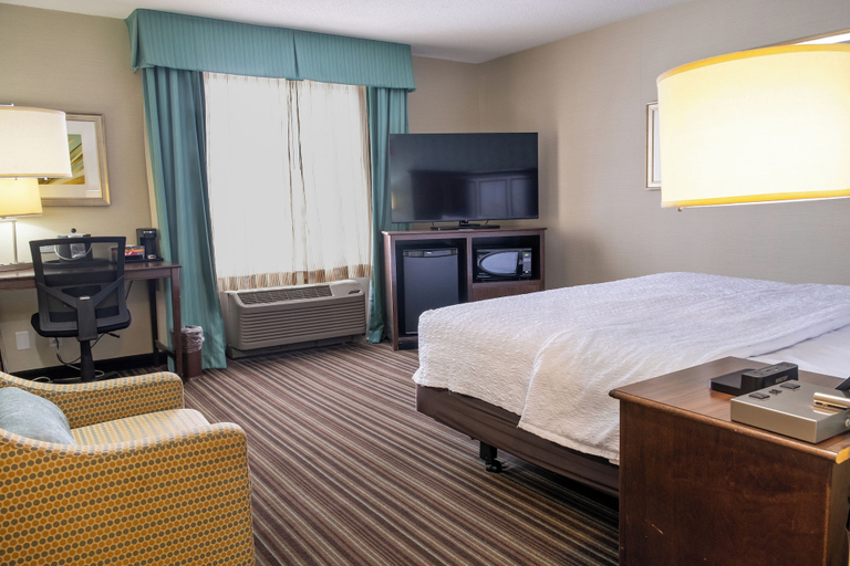Bedroom 3, Hampton Inn & Suites by Hilton St. John's Airport, Division No. 1