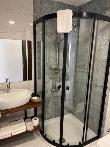 Bathroom 5, Dia Urla, Urla