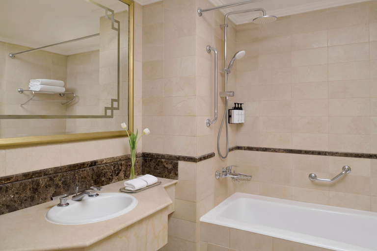 Bathroom 3, InterContinental Hotels DAR AL IMAN MADINAH by IHG, Al Madinah Al Munawwarah
