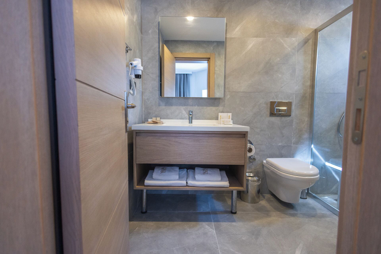 Bathroom 5, Yalinn Hotel, Bodrum