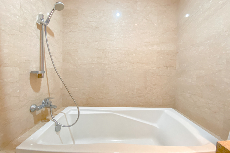 Bathroom 5, Wonderful and Homey 2BR Apartment at Menteng Park By Travelio, Jakarta Pusat