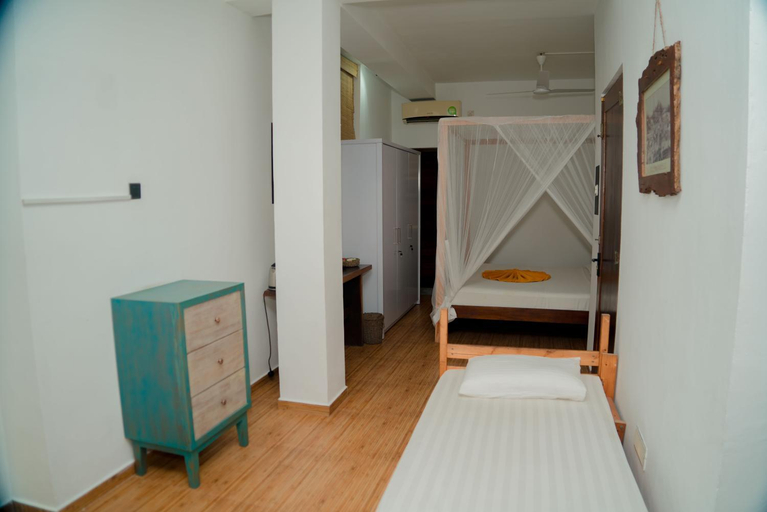 Bedroom 3, Lucky Tuna, Habaraduwa