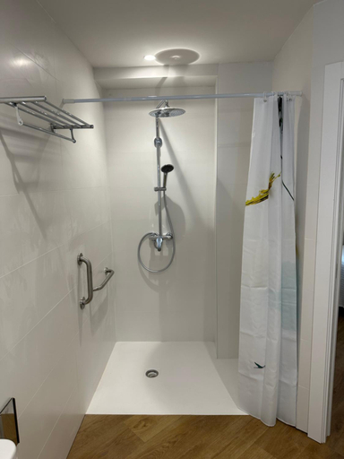 Bathroom 3, Apartaments Estudis Els Molins, Girona
