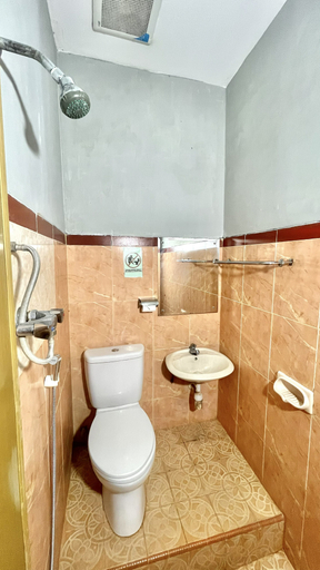 Bathroom 14