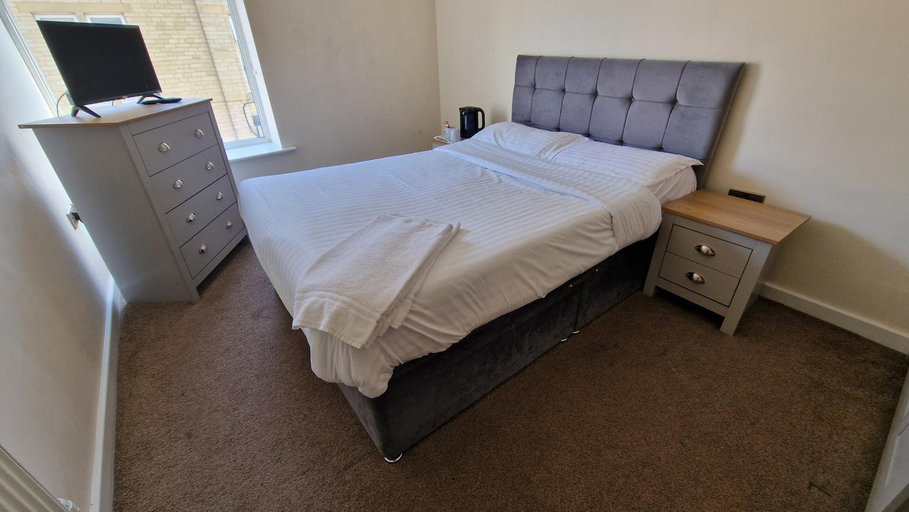 Others 5, PENTHOUSE SELF CHECK in APARTMENT IN CENTRAL HALIFAX, Calderdale