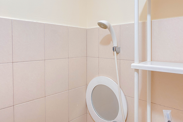 Bathroom 5, Homey and Good Place Studio at Tifolia Apartment By Travelio, Jakarta Timur
