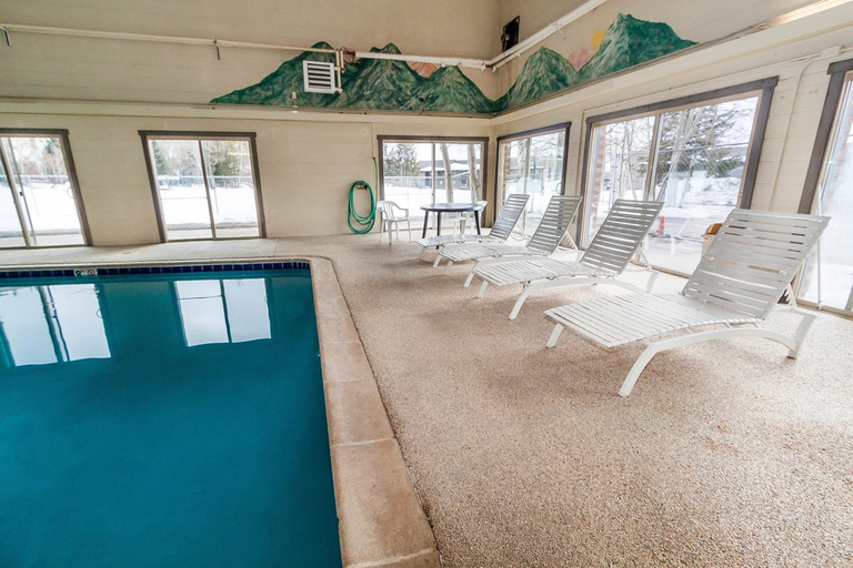 Sport & Beauty, Dillon Valley East #301Q, Summit