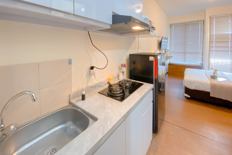 Others 4, Homey and Good Place Studio at Tifolia Apartment By Travelio, Jakarta Timur