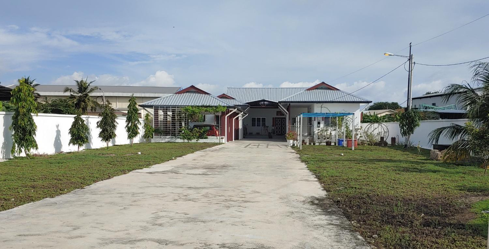 Others 5, Seaside cottage room stays, Sabak Bernam