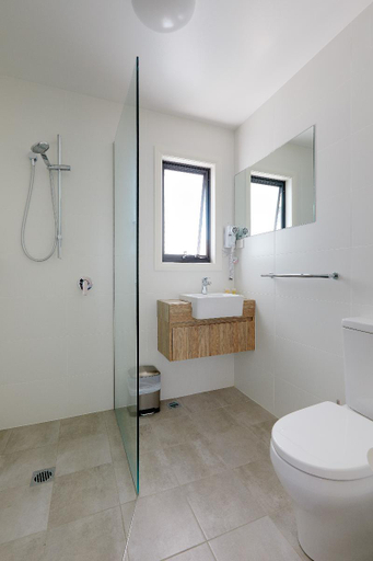Bathroom 3, Foundry Apartments, Newcastle - Throsby