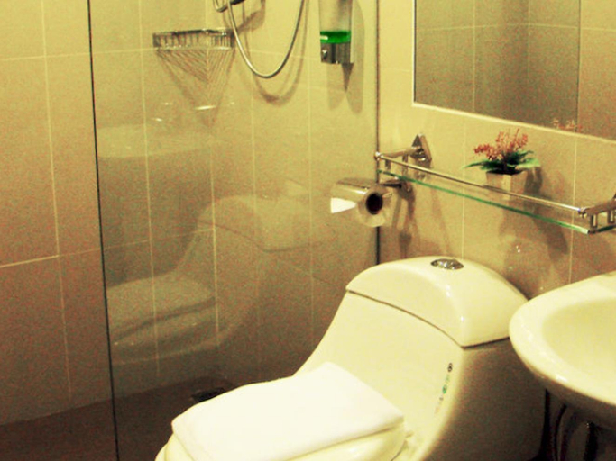 Bathroom 3, Adel Hotel, Putatan