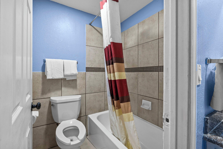 Bathroom 4, American Executive Inn, Maricopa