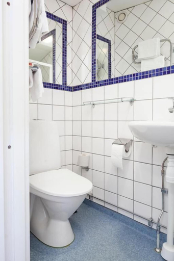 Bathroom 5, Hotel Slottsgården, Vadstena