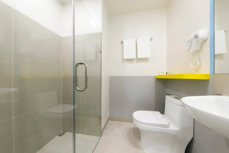 Bathroom 4, Hop Inn Hotel Davao, Davao City