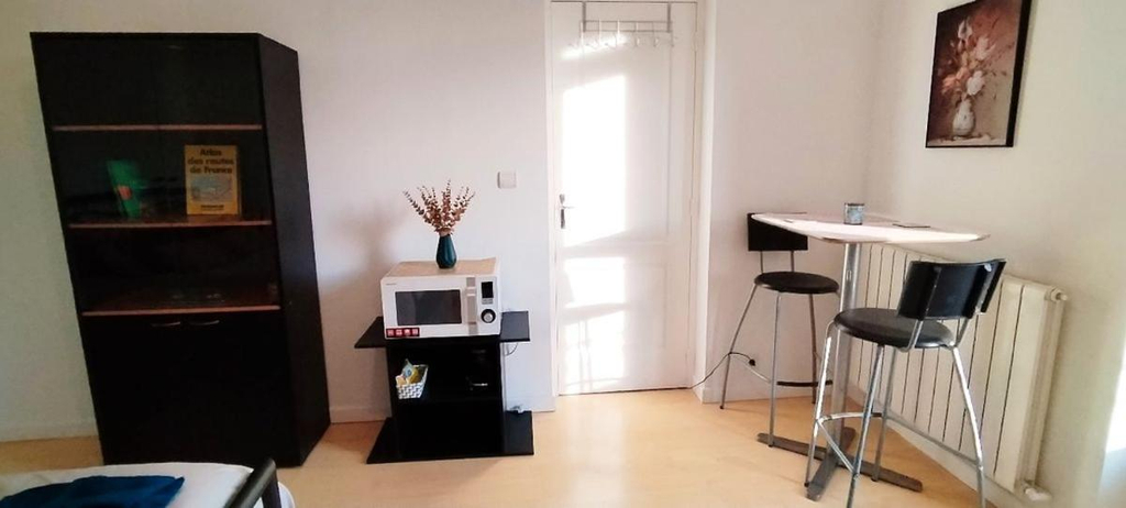 Facilities 5, Location chambre spacieuse avec balcon et piscine, Tarn