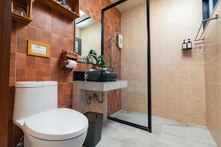 Bathroom 4, Gord Nuea, Muang Chiang Mai