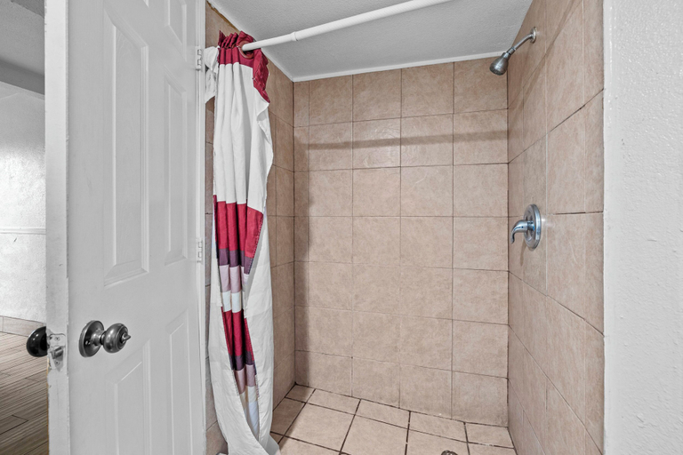Bathroom 4, American Executive Inn, Maricopa