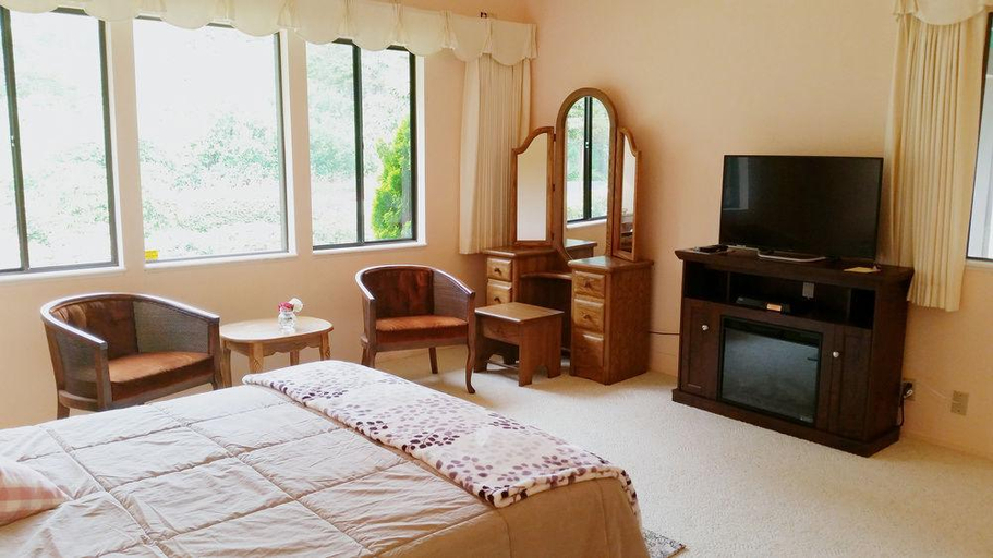 Others 5, Arky's B&B, Del Norte