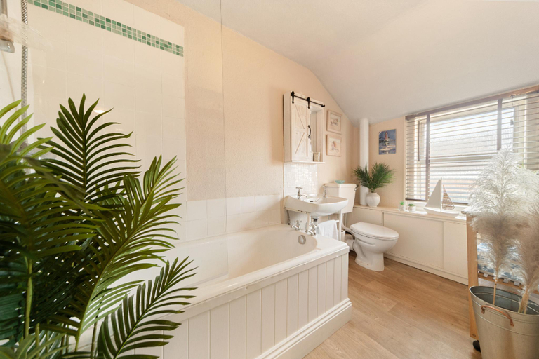 Bathroom 3, Cottage On The Common, Worcestershire