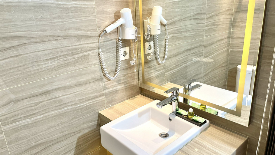 Bathroom 22