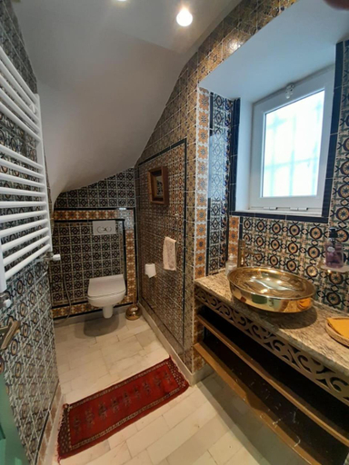 Bathroom 4, Dar Essalem, Carthage