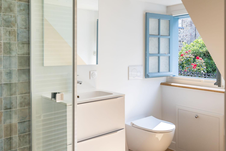 Bathroom 3, Mere Poulard, Manche