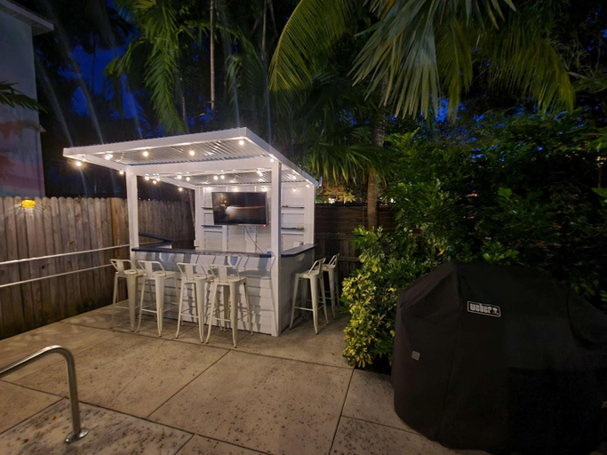 Food & Drinks, Duval Street Suite with pool, Monroe