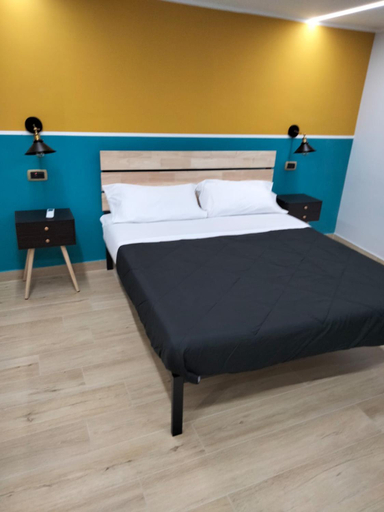 2, Room Hera, Napoli