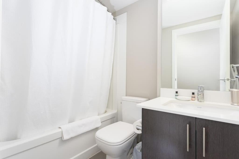 Bathroom 2, Hendrix Luxury Apartments by Corporate Stays, Division No. 11