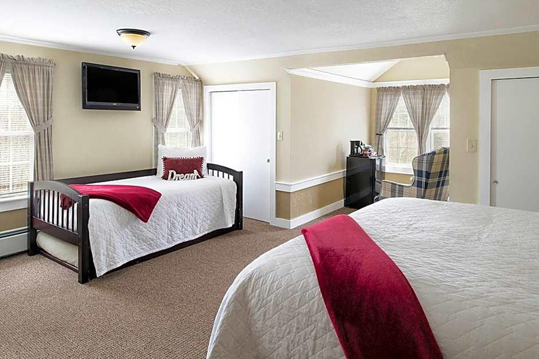 Bedroom 3, Christmas Farm Inn and Spa, Carroll