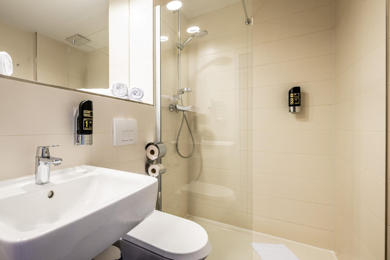 Bathroom 2, Serways Hotel Feucht Ost, Nürnberger Land
