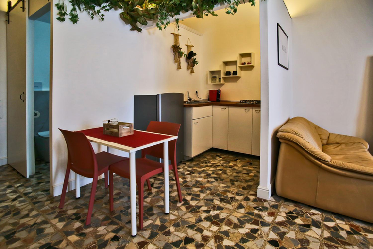 Others 5, Tiritu Apartments, Catania