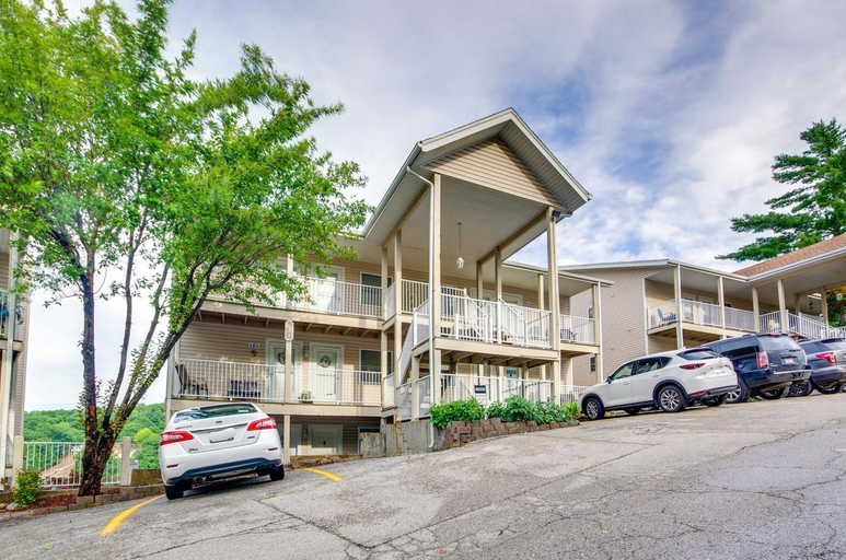 Others 3, Cozy Lake Ozark Condo Rental w/ Grill, Pool Access, Camden