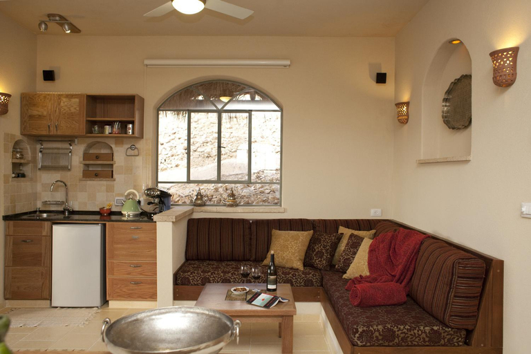 Kitchen 4, Arava Land