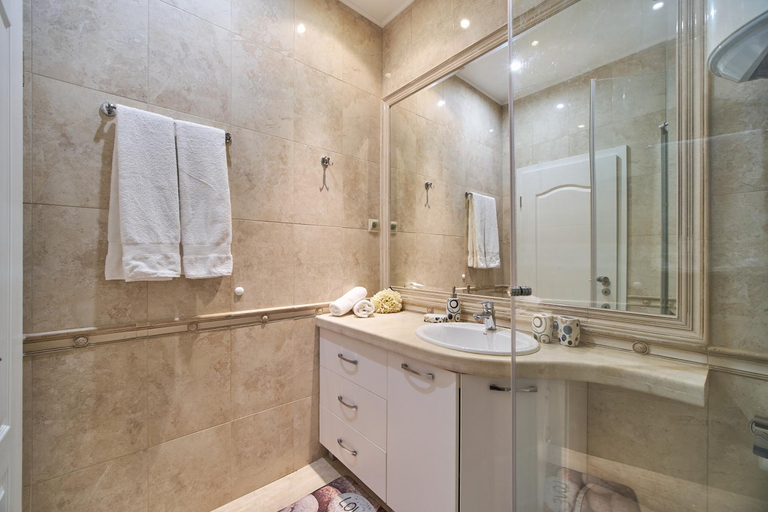 Bathroom 3, Dreams in La Mer, Varna