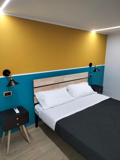 4, Room Hera, Napoli