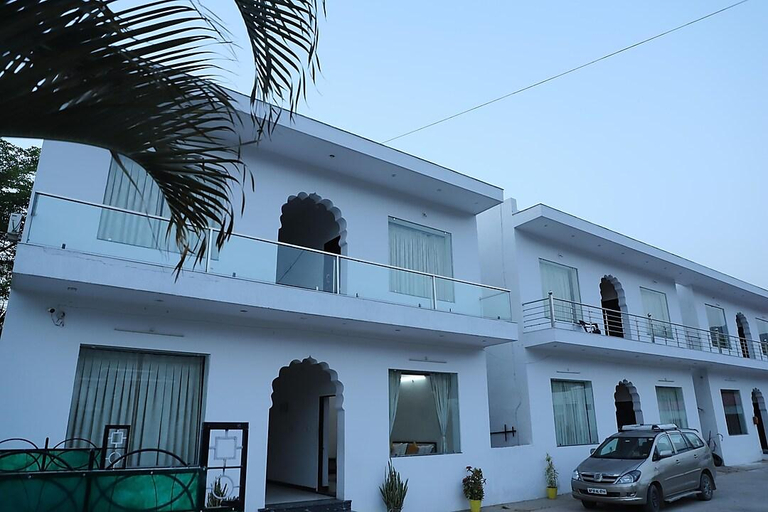 Exterior & Views